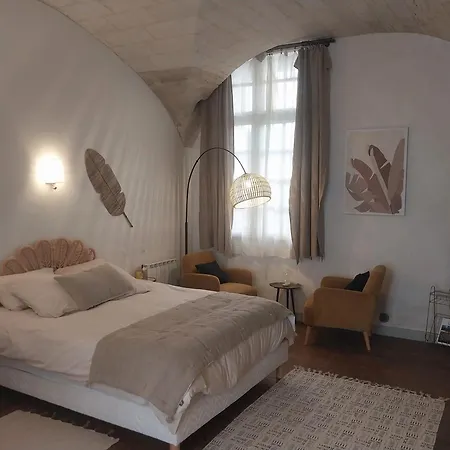Au Centre Historique D'uzes 于泽斯