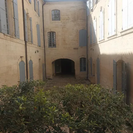 Au Centre Historique D'uzes *